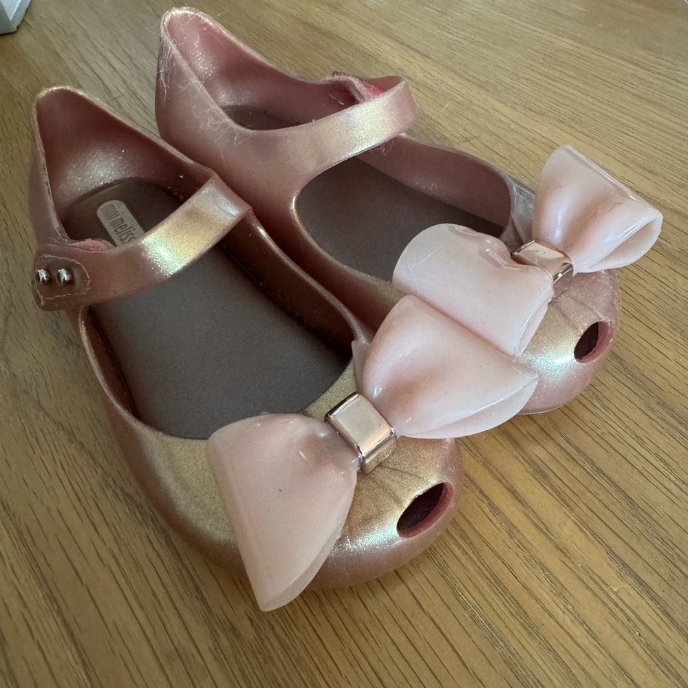 Beautiful toddler shoes in superb condition.